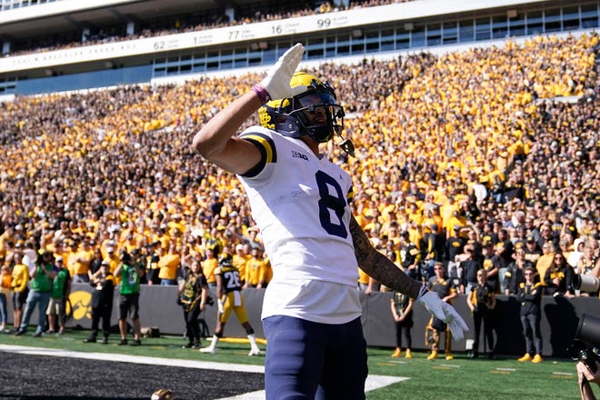 Michigan wide receiver Ronnie Bell (8) celebrates after scoring on a 16-yard run during the first half.
