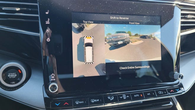 The 360-degree camera in the 2023 Jeep Wagoneer L has multiple views.