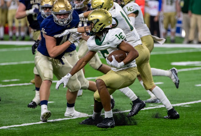 Lumen Christi's Parker Schirmacker (5) tries to find space during a kick return in the second quarter.