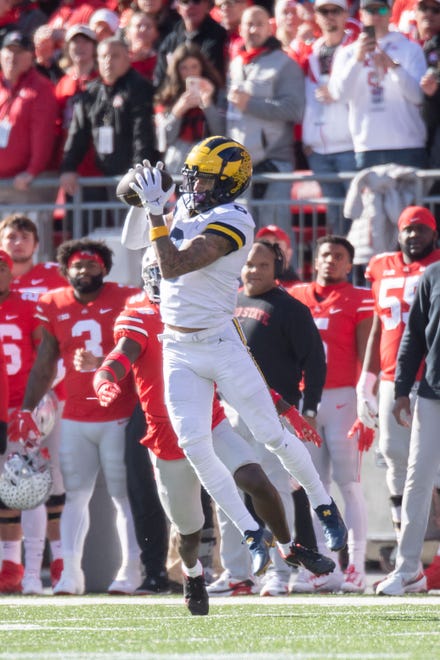 Michigan wide receiver Ronnie Bell makes a catch during the first quarter.