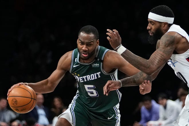 Detroit Pistons' Alec Burks, left, drives past Brooklyn Nets' Royce O'Neale during the second half.