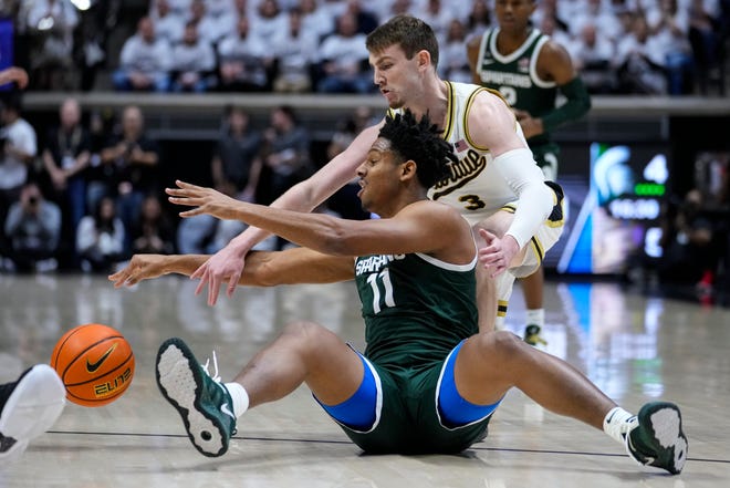 Michigan State guard A.J. Hoggard (11) and Purdue guard Braden Smith (3) go for a loose ball during the first half.