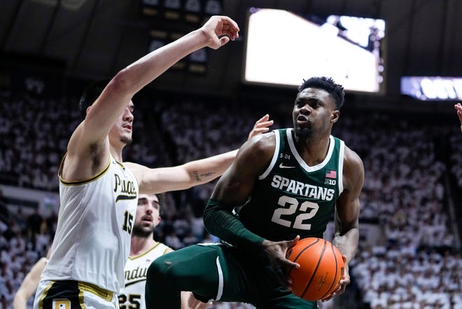 Michigan State center Mady Sissoko (22) loos to shoots over Purdue center Zach Edey (15) during the first half.