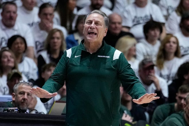 Michigan State head coach Tom Izzo gestures on the sideline during the second half.