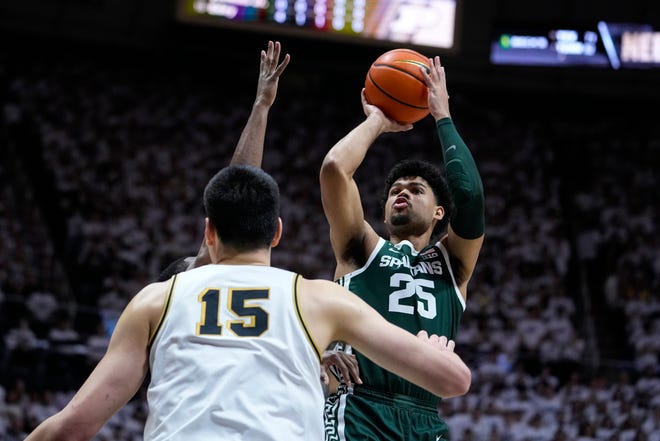 Michigan State forward Malik Hall (25) shoots over Purdue center Zach Edey (15) during the first half.