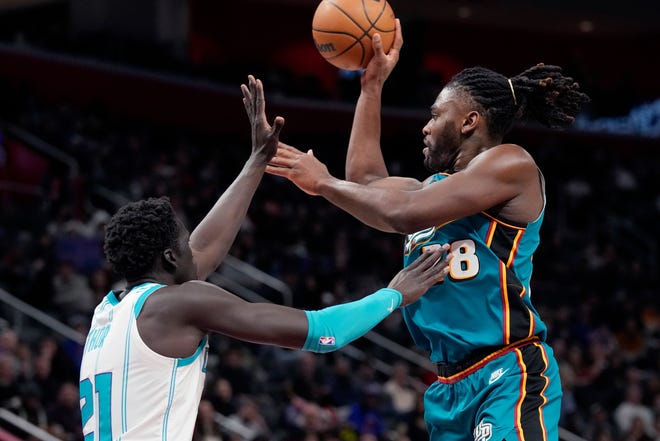 Detroit Pistons center Isaiah Stewart (28) passes as Charlotte Hornets forward JT Thor (21) defends during the first half of an NBA basketball game, Friday, Feb. 3, 2023, in Detroit.
